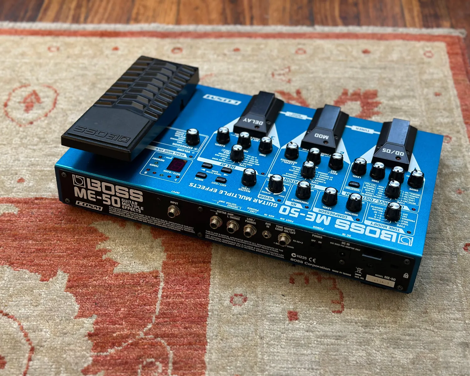 BOSS ME-50 Guitar Multi Effects w/ Flight Case